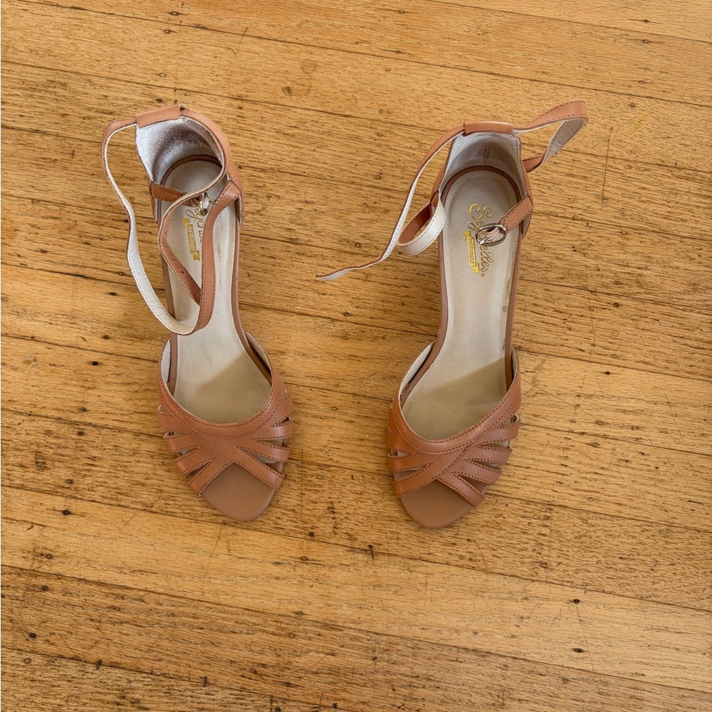 Seychelles Heritage peep toe stacked wood heal sandals - Picture 5 of 10